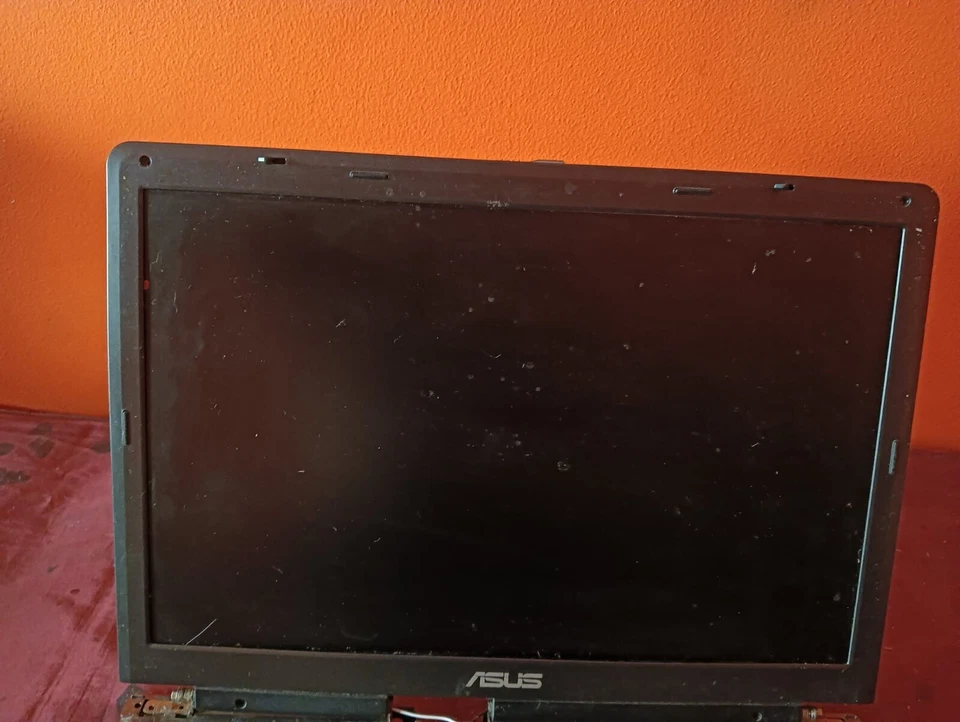 NOTEBOOK  ASUS X51L  AP034A Scocca superiore e inferiore ,Lcd e lcd perfetto - Immagine 3 di 4