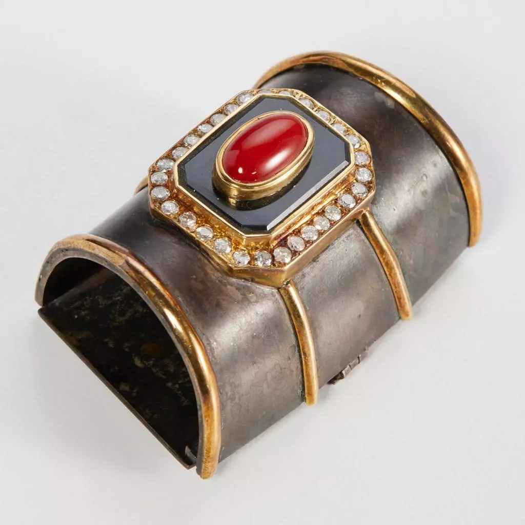 Hinged ring pendant clearance