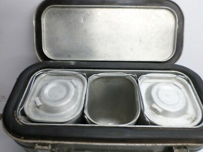 Vintage 1959 U.S. ARMY MERMITE METAL FIELD MESS BOX w/ (3) SERVING