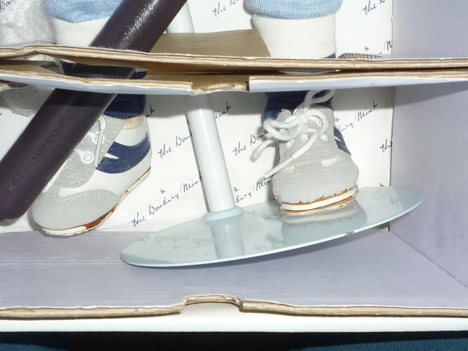 MUÑECA DE BÉISBOL DE PORCELANA RARA LA DANBURY COMO NUEVA EN CUBIERTA DE CAROLE JEANE CON CAJA Foto 4 de 4