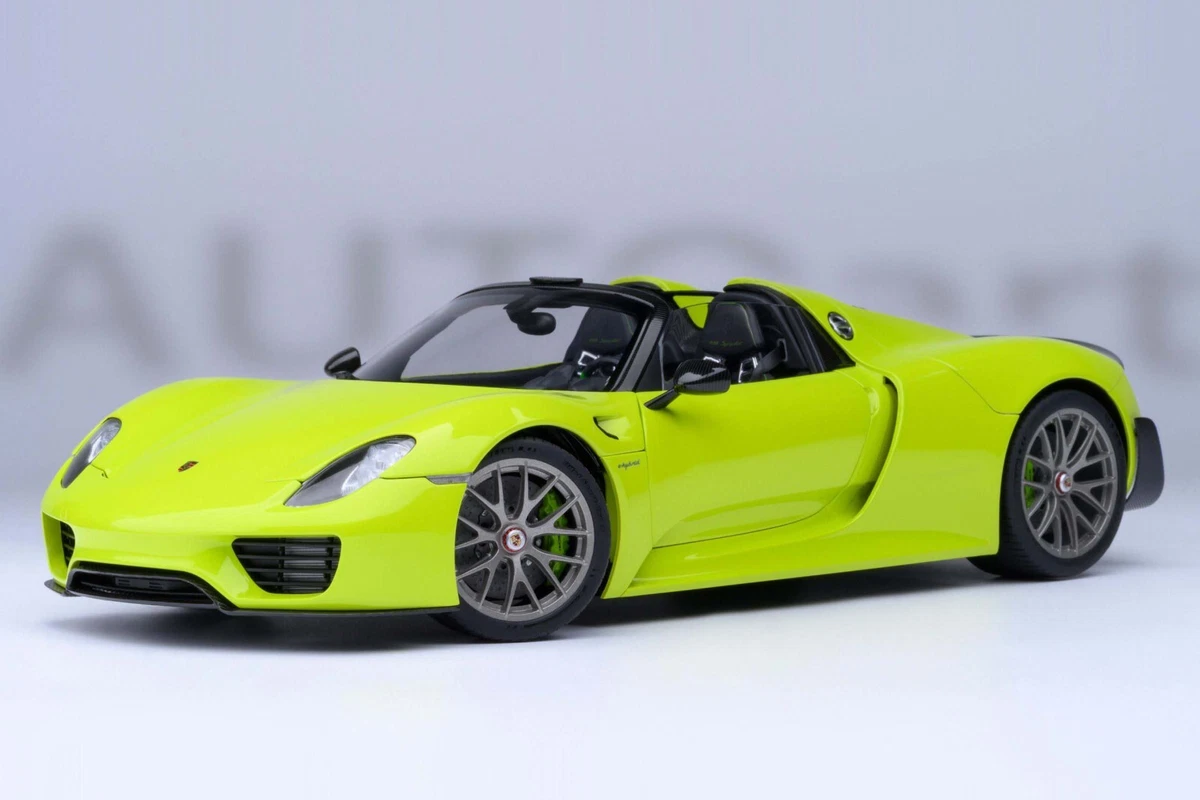 AUTOart 1:18 Porsche 918 Spyder Weissach Package Martini année de