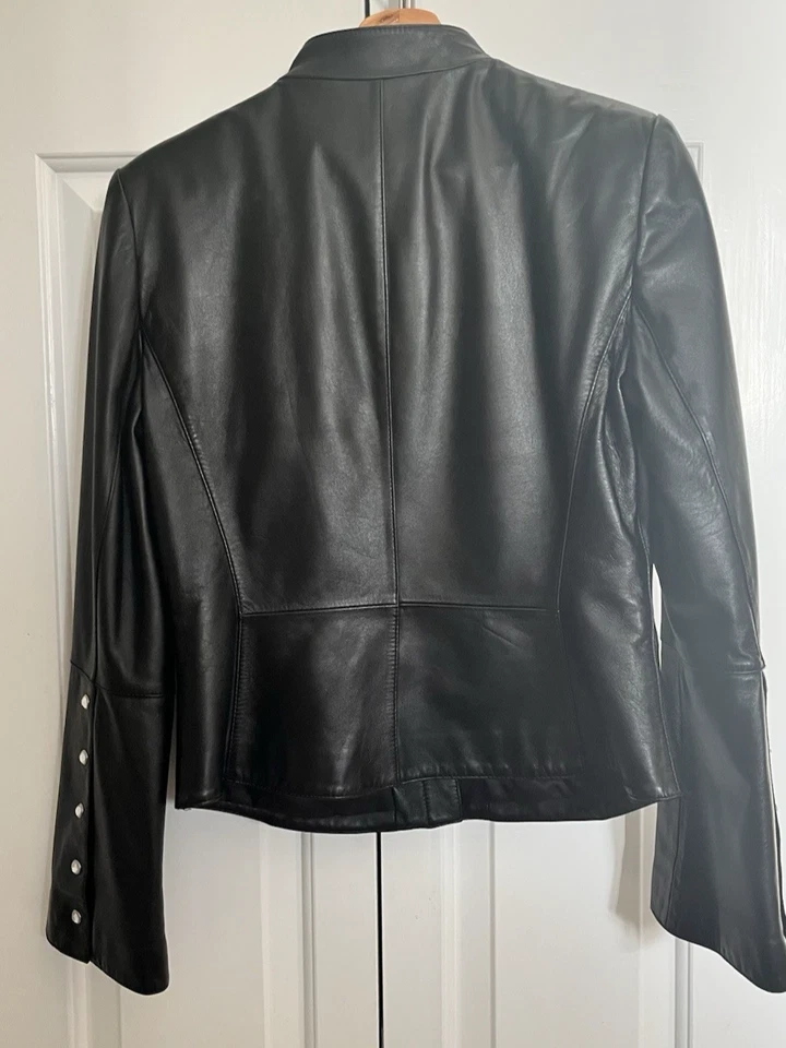 Chaqueta corta Ann Klein de cuero genuino estrás manga ancha moto negra 4 Foto 2 de 4