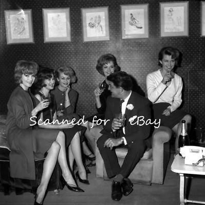 RAYMOND BESSONE MR TEASY-WEASY FRISEUR & MODELS / SCHAUSPIELERINNEN - 1 NEGATIV