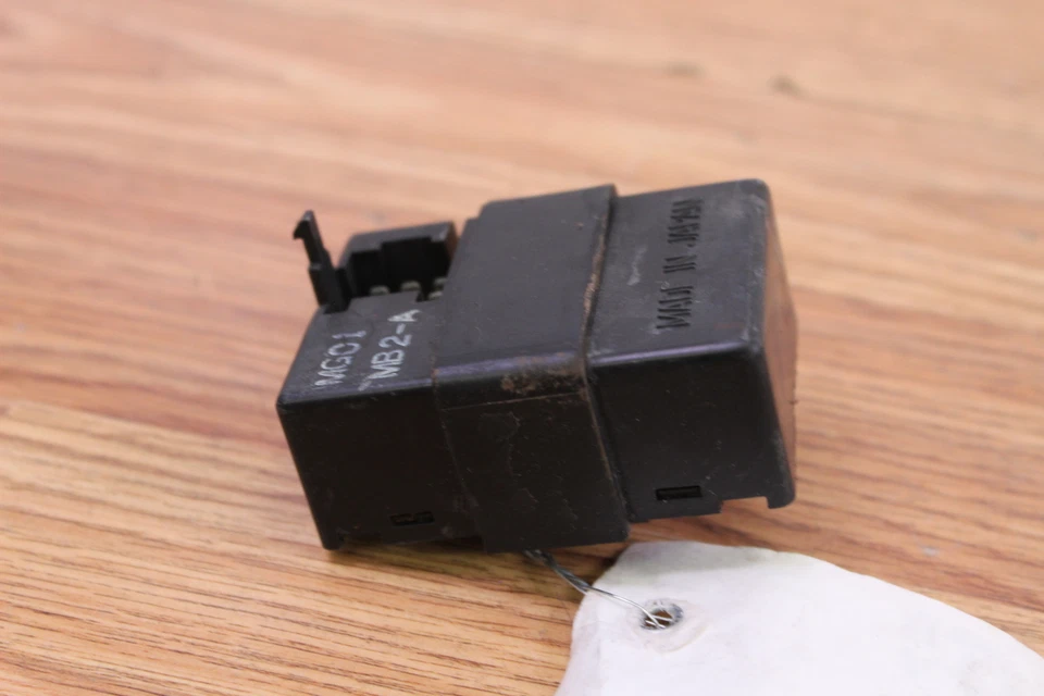 Honda CB700SC NIGHTHAWK S 1986 luz trasera/luz de freno/monitor - sensor Foto 3 de 4