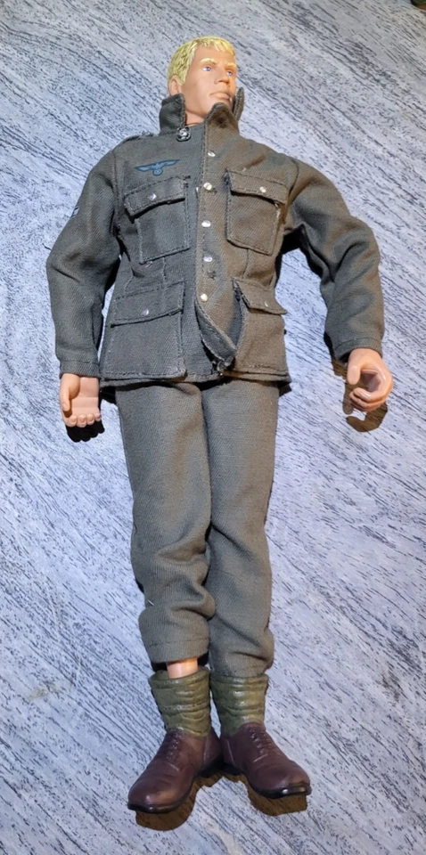 Vintage GI Joe 12" 3 Figures 2 Footlockers Clothes Weapons Huge Lot 1964 & 1996 - Image 4 of 4