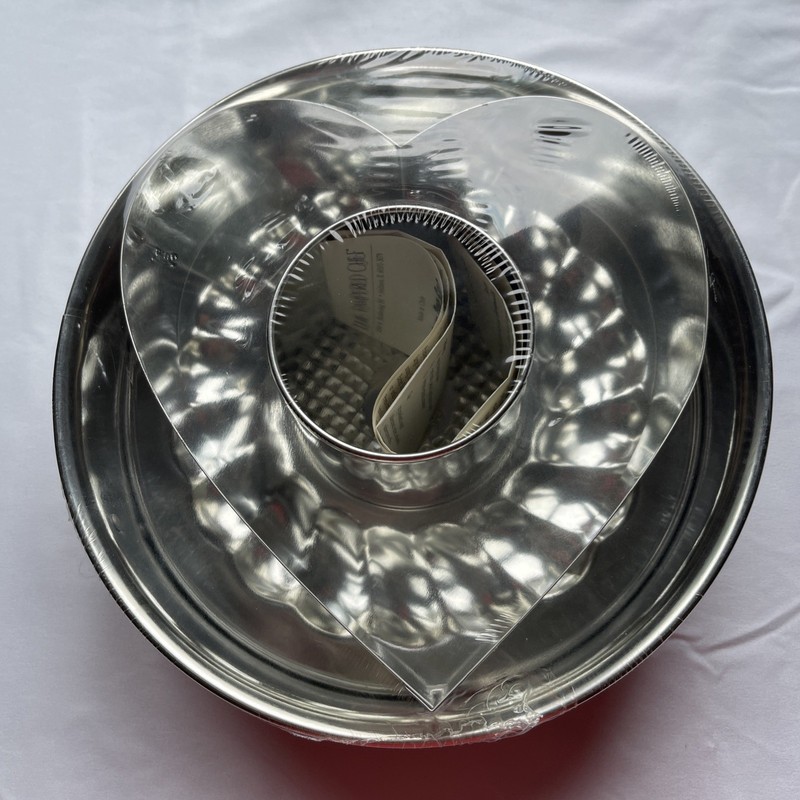 Pampered Chef Springform Pan Set with Round and Heart Shapes New In Box