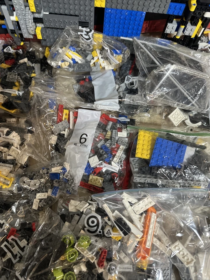 READ LEGO 10274 Creator Expert Ghostbusters ECTO-1 Building Kit 2352 Pieces READ - Image 3 of 4