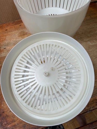 Vintage Miracle Chef Salad Spinner Dryer with Original Box White - 第 6/12 張圖片