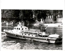 CGE37 1961 Original Photo PARIS FIRE BRIGDE FIREBOAT ON THE SEINE RIVER