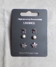 BIJOUX BOUCLES D OREILLES  / LOTS DE 3 PAIRES DE BOUCLES D'OREILLES PUCES NEUF