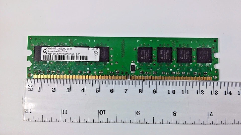 Hynix 1GB DDR SDRAM PC Memory Card HYS64T128020HU-3S-B 2RX8 PC2-5300U-555-12-EO - Image 3 of 3