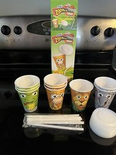 Hefty Zoo Pals Safari Collection 9 Cups Lids Straws Open Box