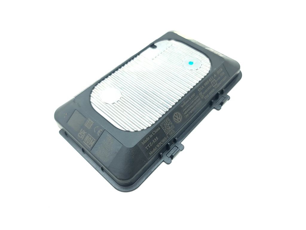 Volkswagen Golf VIII 2023 Wireless charging module 5NA980611A