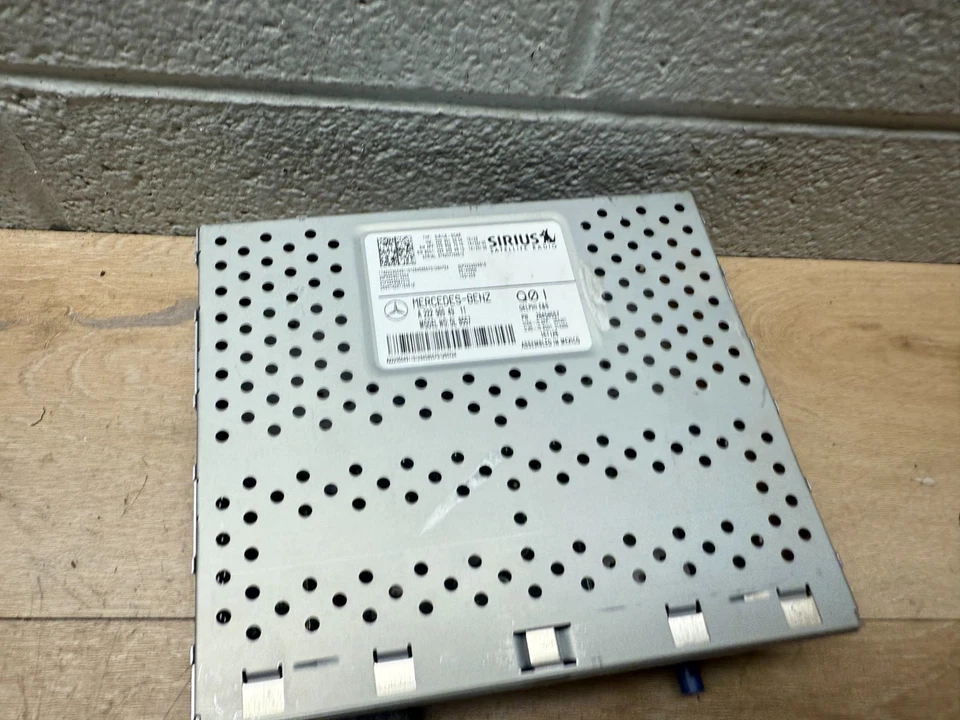 MERCEDES BENZ E400 E500 E550 OEM SATELLITE RADIO RECEIVER CONTROL MODULE - Image 3 of 4