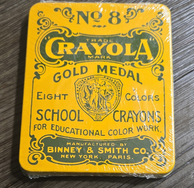 Vintage Crayola Gold Medal No. 8 School Crayons Tin Box, 8 Colors Multicolor
