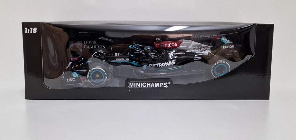 MINICHAMPS SCALA 1:18 MODELLINO AUTO F1 MERCEDES LEWIS HAMILTON INGHILTERRA 2021 - Immagine 3 di 4