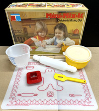 Tupperware Toys Mini Mix It mixing set rolling pin measuring cup box complete