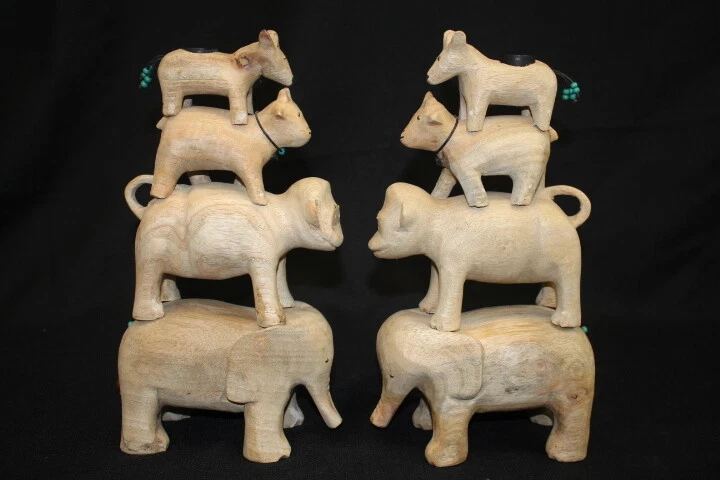 Par de candelabros de madera tallada a mano Anthropologie apilados animales Tailandia Foto 4 de 4