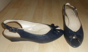 van dal navy sandals