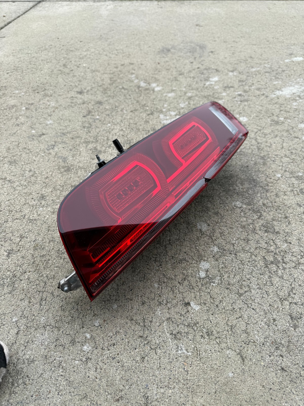 2008-2013 AUDI R8 REAR RIGHT  TAILLIGHT LAMP TAIL LIGHT OEM - Chipped Lens