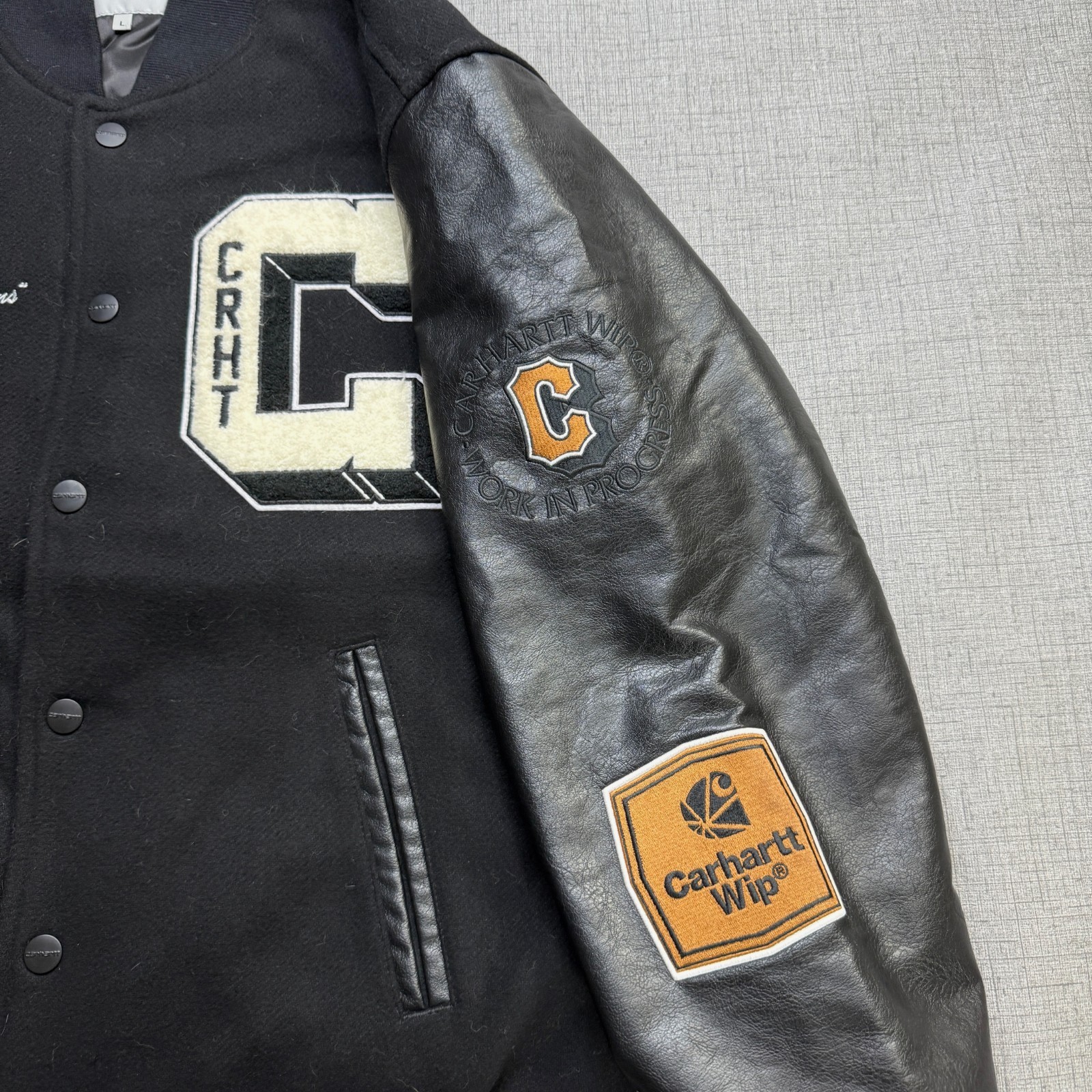 Carhartt WIP Brown Ducks Bomber Jacket Men's L Black Varsity Faux Leather thumbnail 7