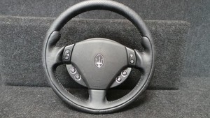 2L49X1 * Lenkrad Maserati GranTurismo 4.7 S F1 2009 - Lederlenkrad