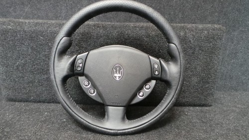 2L49X1 * Lenkrad Maserati GranTurismo 4.7 S F1 2009 - Lederlenkrad
