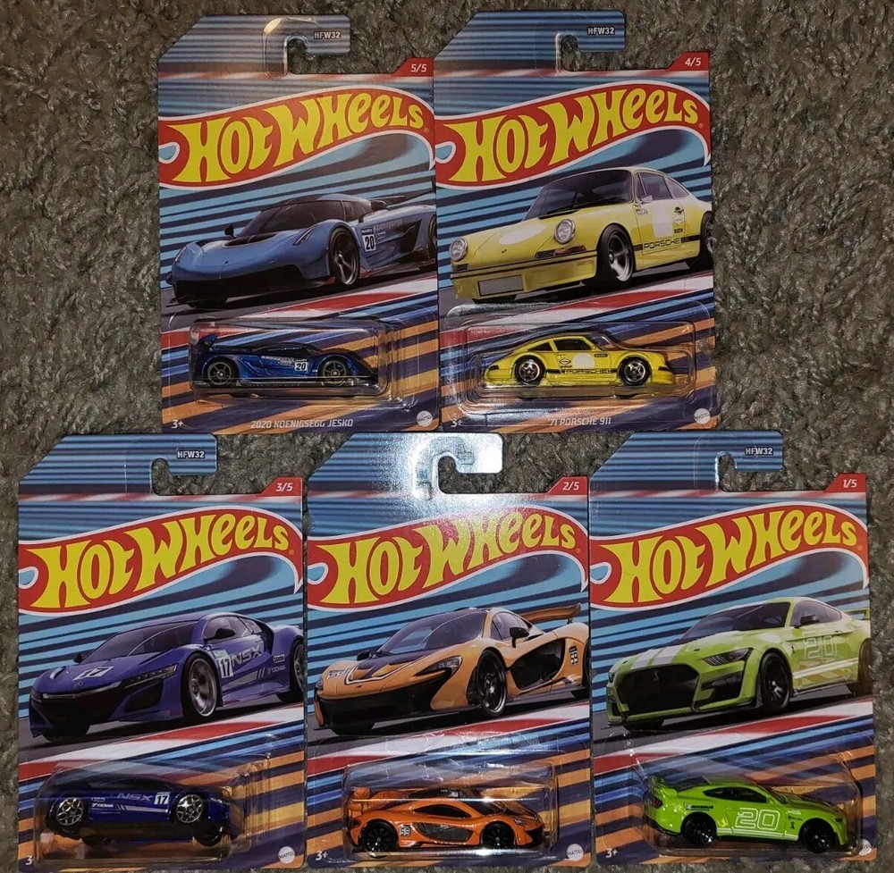Hot Wheels HFW32 Themed Entertainment Racing Circuit 1:64 Set of 5 Model Cars