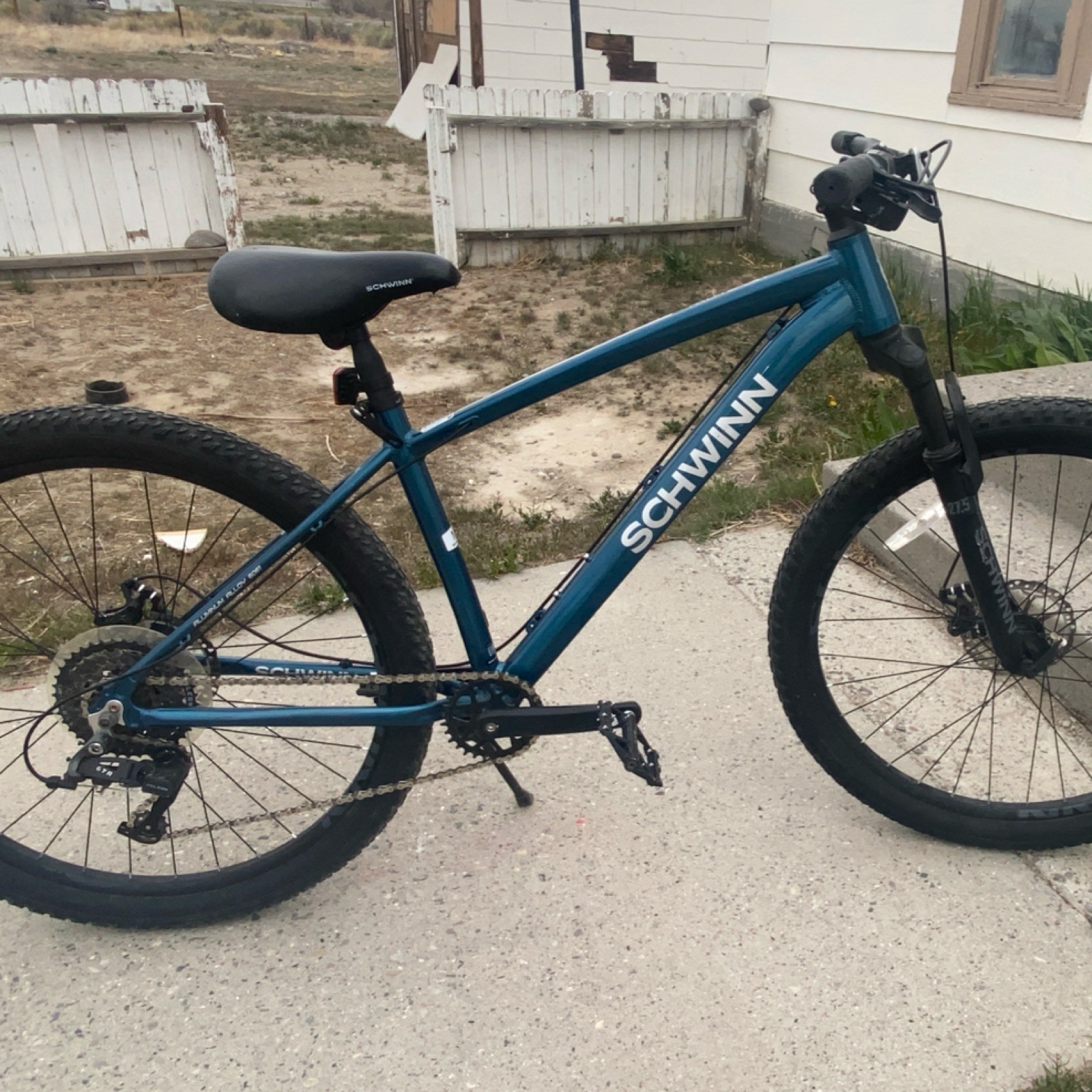 Schwinn Axum Sport 27.5&rdquo; Mountain Bike Medium Frame Blue &ndash; Disc Brakes, 7-Speed