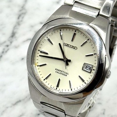 Seiko 8F32 0130 Perpetual Calendar Quarz Herren Edelstahl Silber Uhr