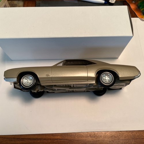 1966 Buick Riviera Plastic Promo Model 1/25 Scale Champagne Color - Picture 8 of 11
