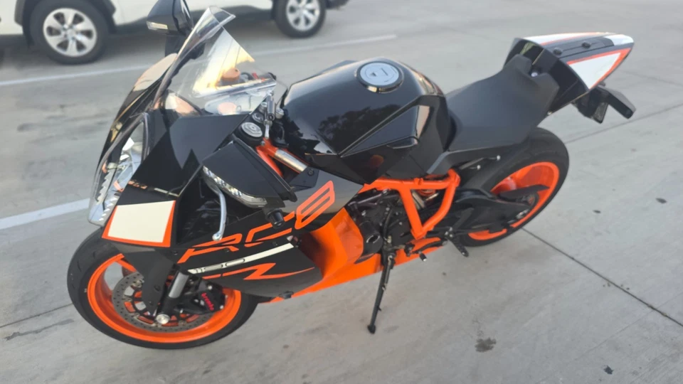 2012 KTM 1190 RC8 R  - Image 2 of 4