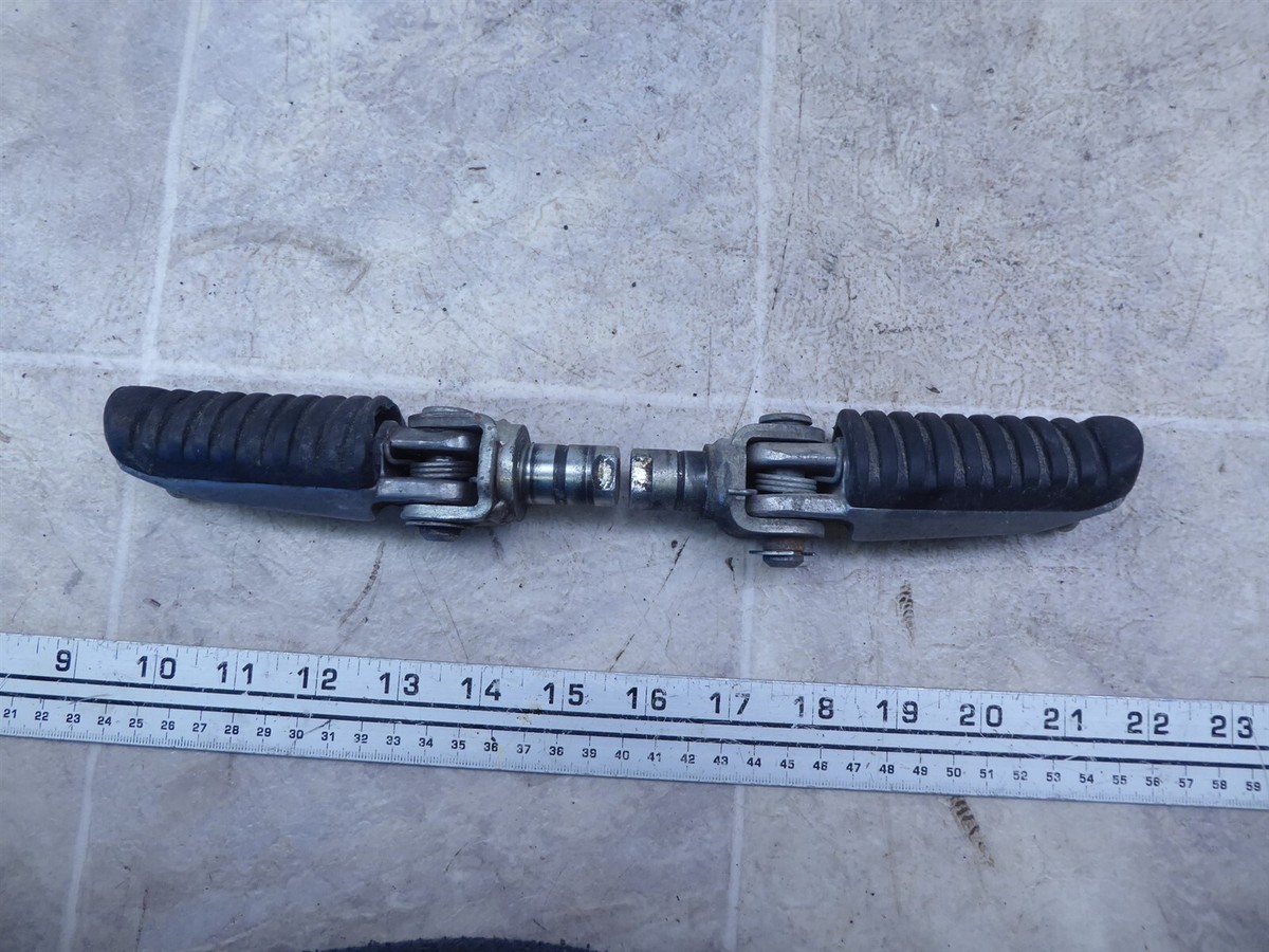 2000 Kawasaki ZX600 J1 Ninja K425-2) left and right rear foot pegs