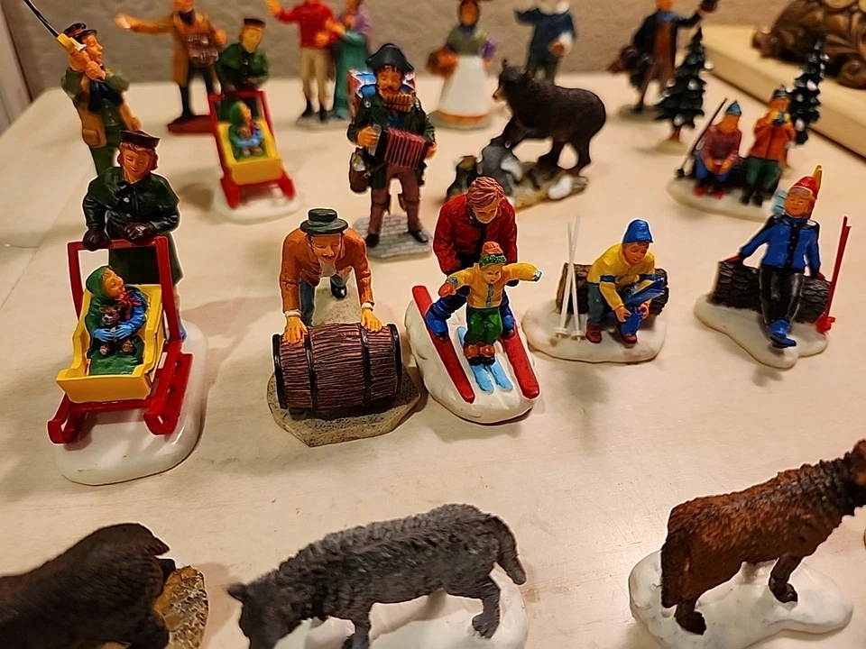 Лот товаров LEMAX Christmas Village люди, деревья, животные и аксессуары 24 шт. - Изображение 3 из 4