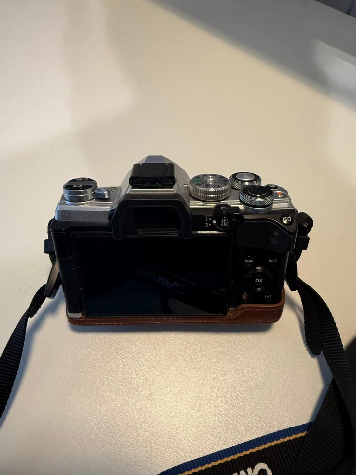 Olympus OM-D E-M5 Mark III Silber, komplette Ausrüstung zu verkaufen. - Bild 4 von 4