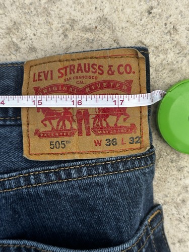 Jean homme Levi's 505 coupe régulière, taille 35x31 étiquette 36x32 bleu denim délavé moyen - Photo 21/24