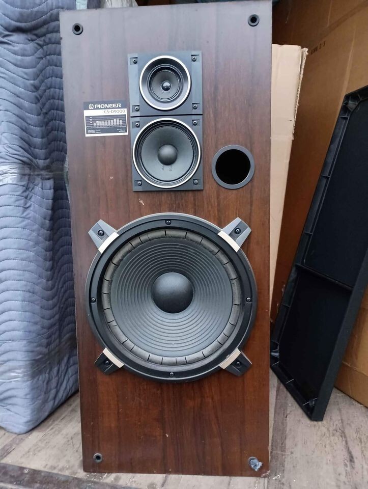 Set of 2 Pioneer Vintage Speakers Model: CS-D9000