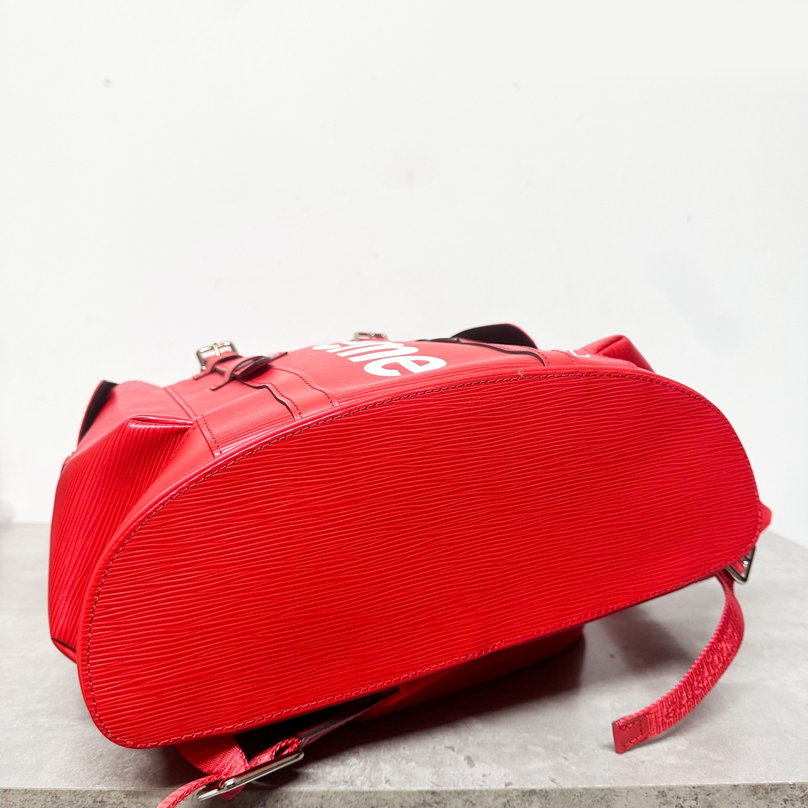 100percent AUTHENTIC LOUIS VUITTON x SUPREME LEATHER CHRISTOPHER BACKPACK BAG LV image 5