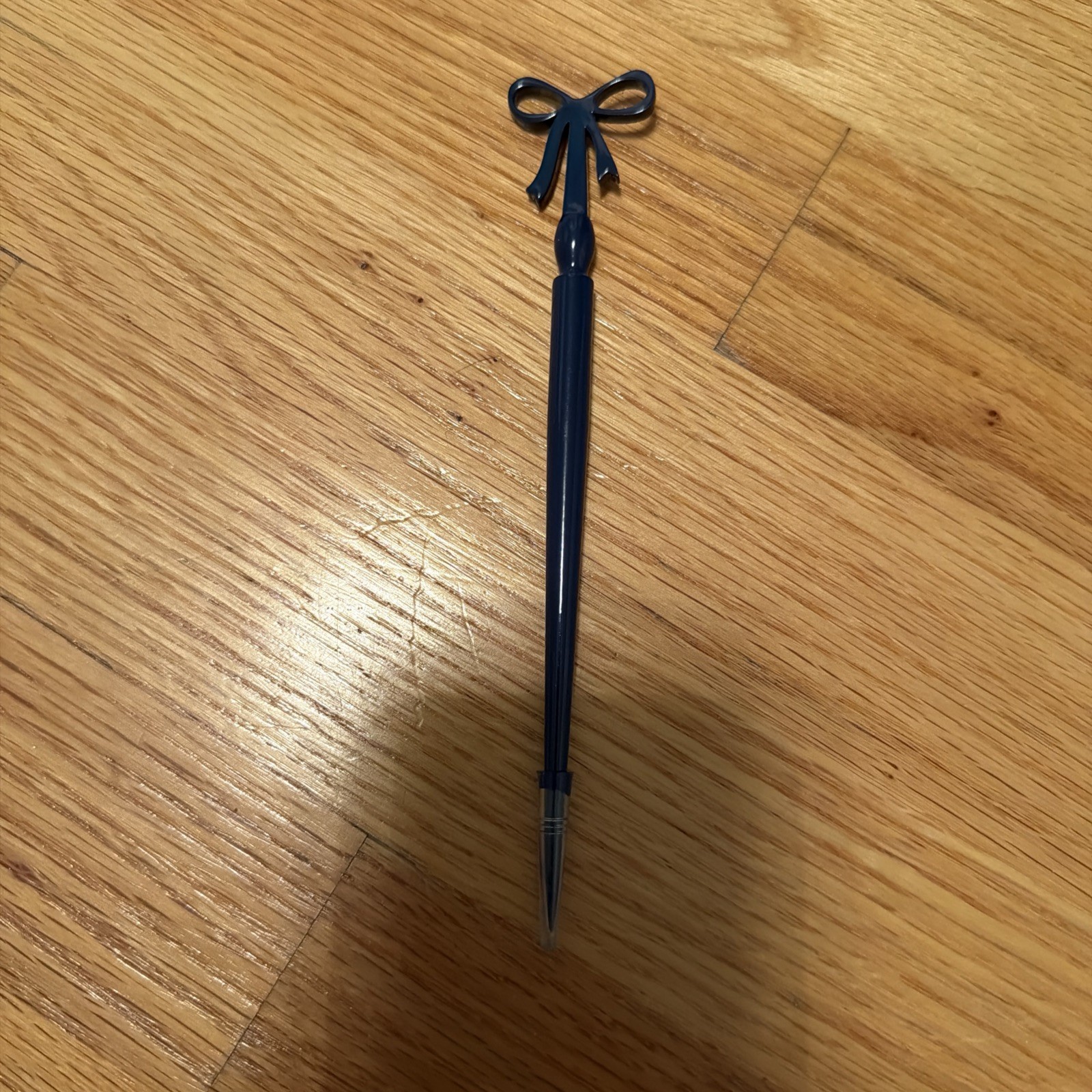 Morgan Julia Needle Navy Blue Laying tool with bow top Needlework Needlepoint