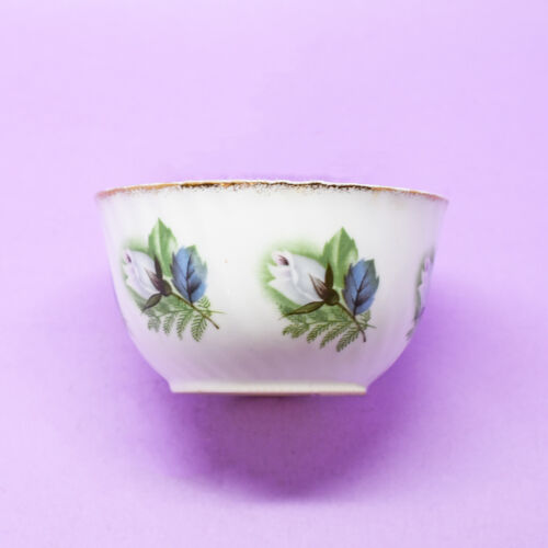 Elizabethan White Roses Small Sugar Bowl Vintage England - Picture 1 of 3