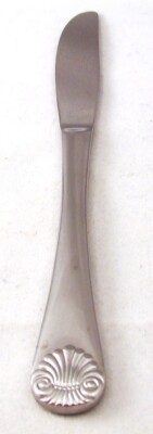 The Cellar Stainless Steel CLF23 (Shell Tip) Lot of 2 Dinner Knives 8 5/8''