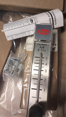 1pcs NEW Dwyer RMA-12- SSV（50-500CC/min) float flowmeter