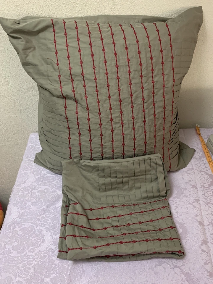 NATORI Flor de Cerezo Euro Sham Gris Carbón Bordado 100% Algodón 21”x21” Foto 2 de 4