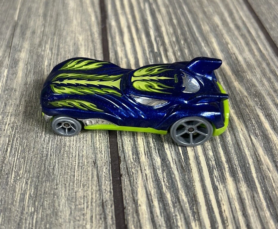 Hot Wheels Howlin' Heat 67/250 2014 paseos medivales sueltos azul  Foto 2 de 3