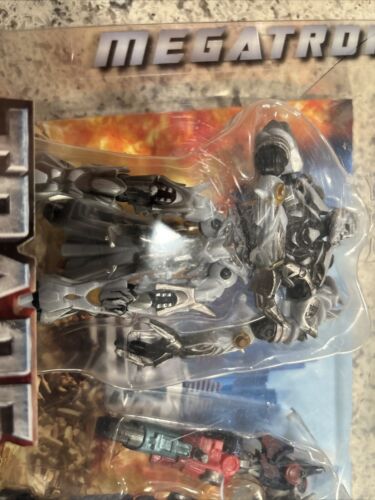 Walmart Ex. Transformers Robot Replicas Battle Damaged Megatron & Optimus Prime - Picture 3 of 8