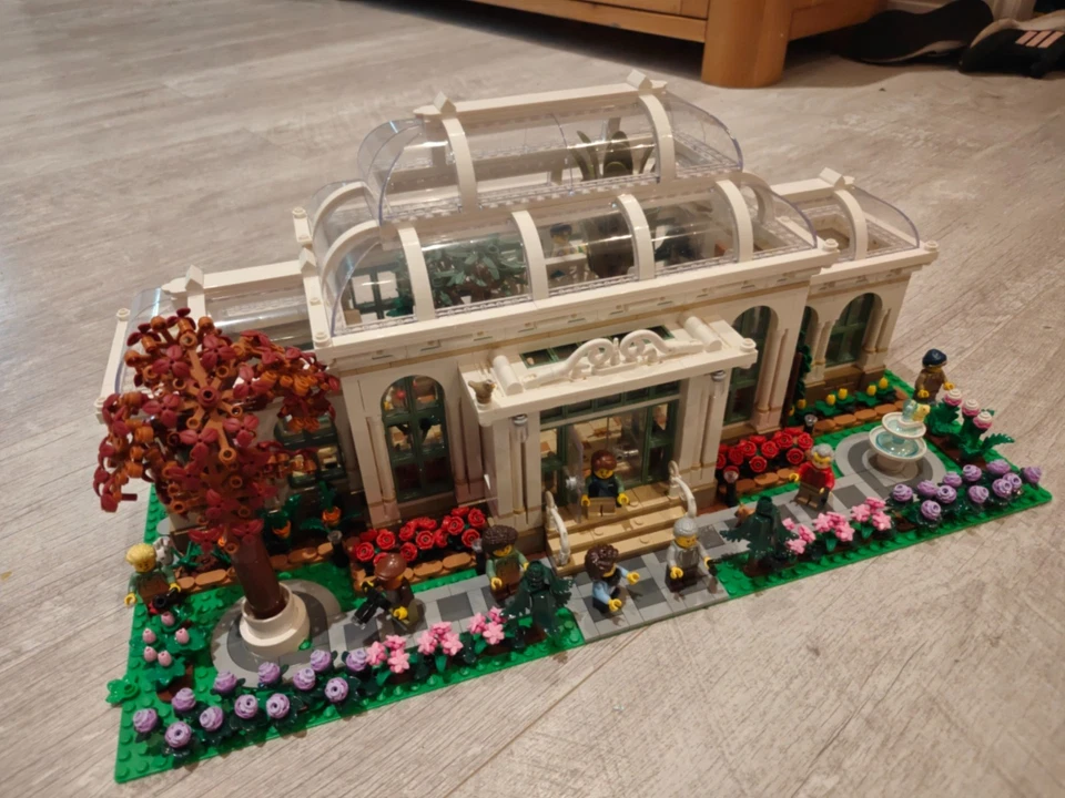 LEGO Ideas 21353 The Botanical Garden, photo 3 of 5