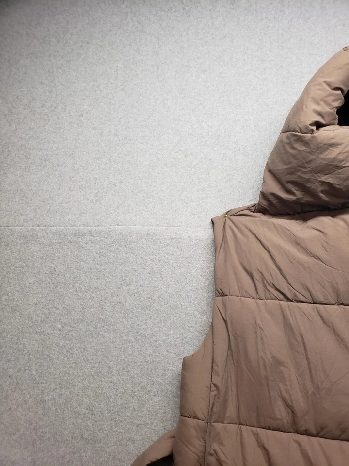 Chaleco acolchado Gap para mujer mediano marrón con capucha cinturón palangre repelente al agua Foto 2 de 4