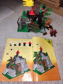 LEGO Castle: Dark Dragon's Den (6076) With Instruction Manual.