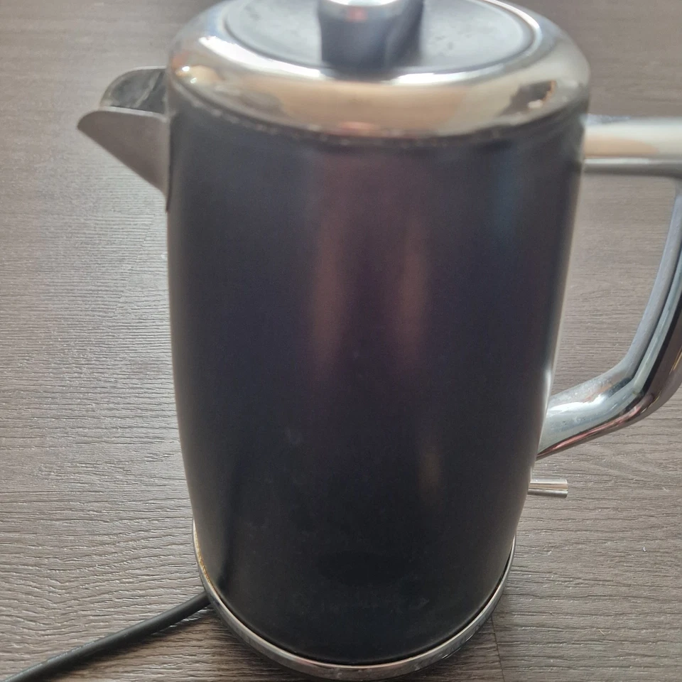 Breville Curve Black / Chrome Kettle Needs Descaling - Image 2 of 4