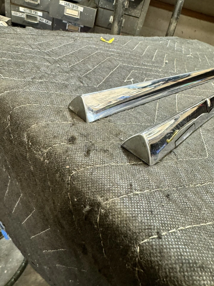 Lincoln Continental 1961 1962 1963 original puerta trasera techo de pico molduras Foto 2 de 4